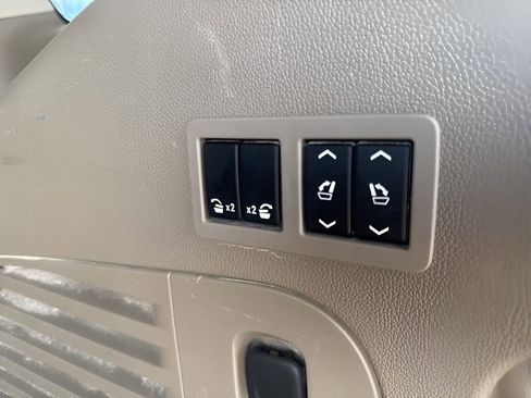 Used 2018 GMC Yukon SLT image 15