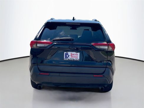 Used 2021 Toyota RAV4 LE image 3