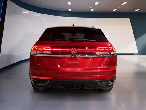 Used 2024 Volkswagen Atlas Cross Sport SE image 4