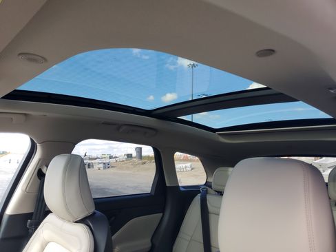 New 2026 Lincoln Corsair Reserve image 11