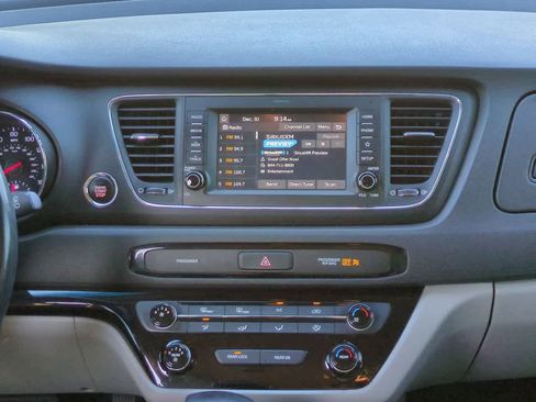 Used 2020 Kia Sedona EX image 18