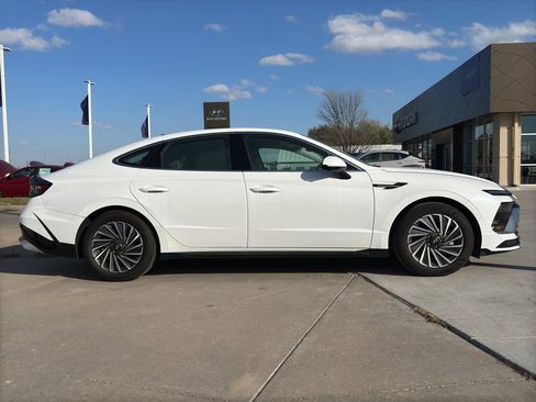 New 2025 Hyundai Sonata Limited image 7