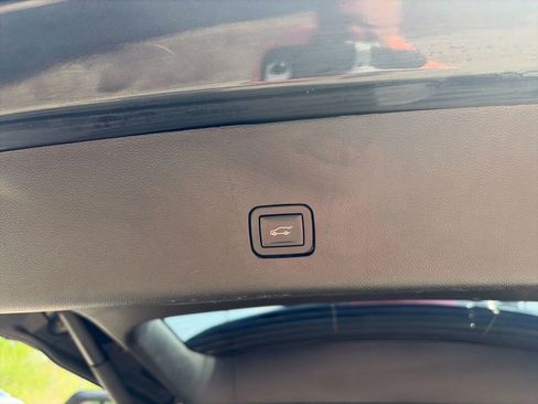 Used 2019 Chevrolet Traverse LT w/ LT Premium Package image 23