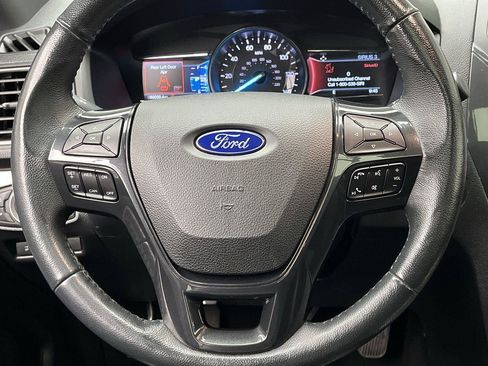 Used 2019 Ford Explorer XLT w/ Equipment Group 202A AWD/4WD image 17