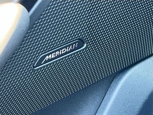 Used 2022 Land Rover Range Rover Velar R-Dynamic S image 19