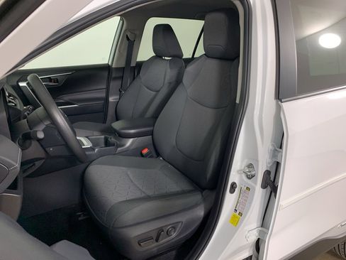 Used 2025 Toyota RAV4 XLE image 27