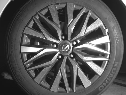 Used 2025 Nissan Altima 2.5 SV FWD image 12