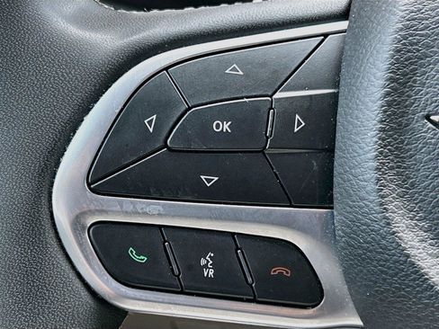 Used 2024 Chrysler Pacifica Touring-L FWD image 37