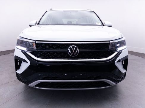 Used 2022 Volkswagen Taos SE FWD image 11