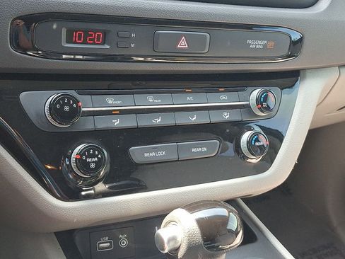 Used 2015 Kia Sedona LX FWD image 20
