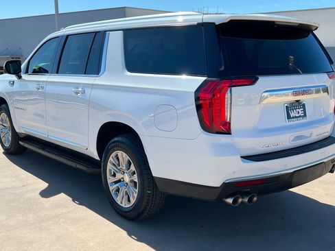 Used 2022 GMC Yukon XL Denali AWD/4WD image 3