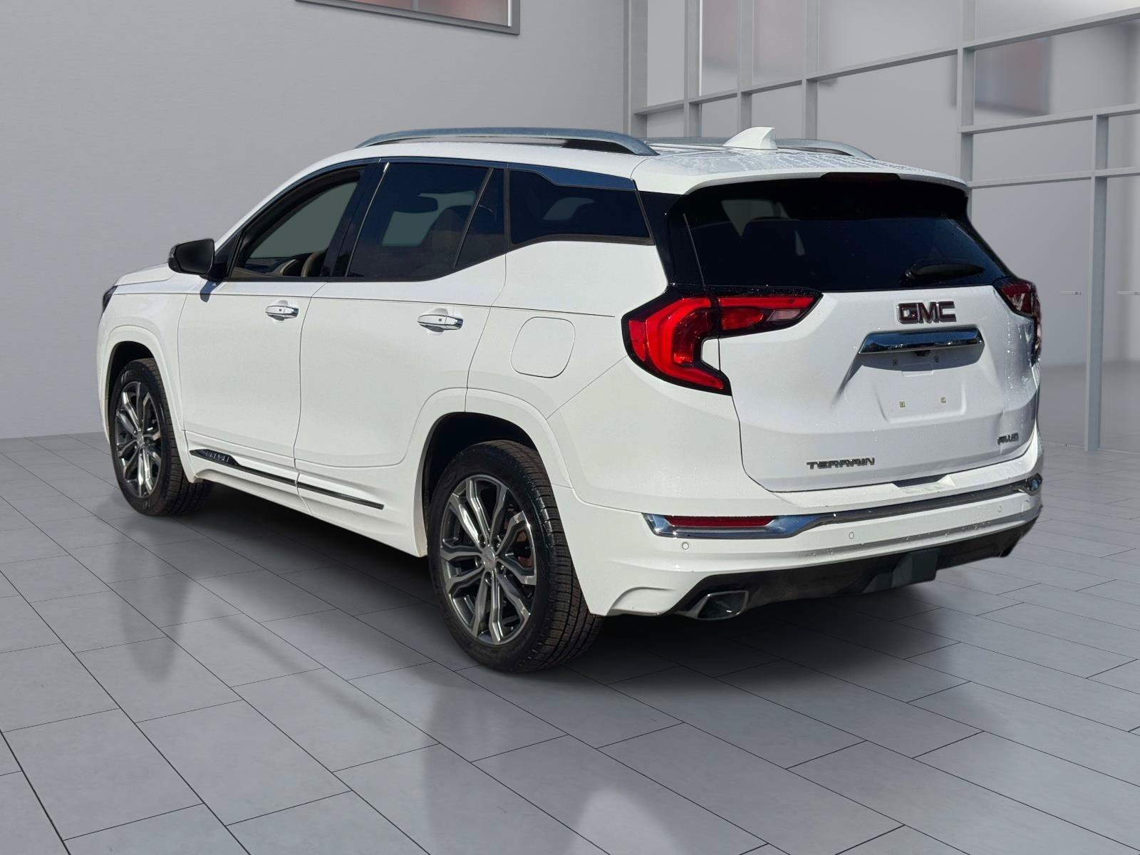 Used 2019 GMC Terrain Denali w/ Advanced Safety Package AWD/4WD image 5
