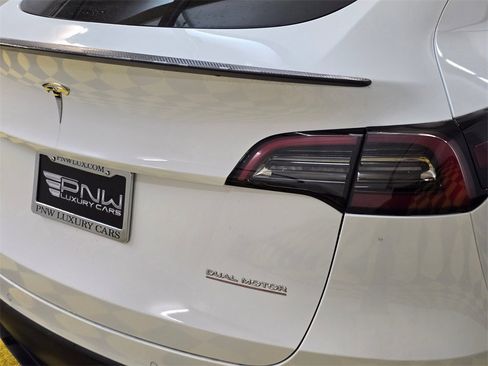 Used 2022 Tesla Model Y Performance image 13