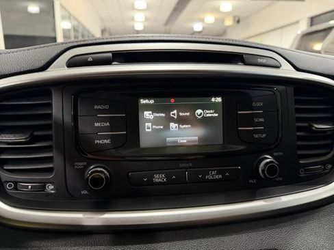 Used 2017 Kia Sorento FWD image 24