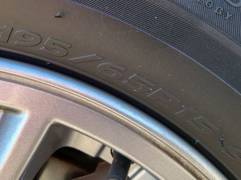 Used 2025 Hyundai Elantra SE image 15