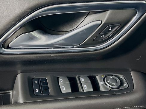 Used 2022 Chevrolet Suburban Z71 image 16