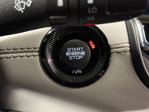 Used 2025 Jeep Compass Limited image 31