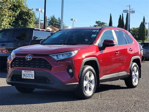 Used 2020 Toyota RAV4 XLE image 10
