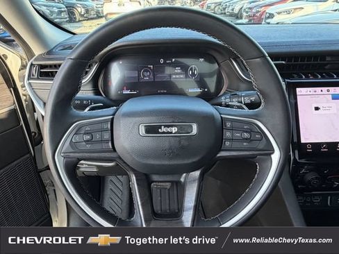 Used 2023 Jeep Grand Cherokee Limited w/ Black Appearance Package AWD/4WD image 13