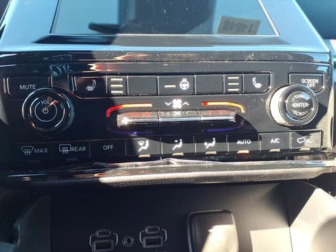 New 2025 Jeep Grand Cherokee Altitude image 10