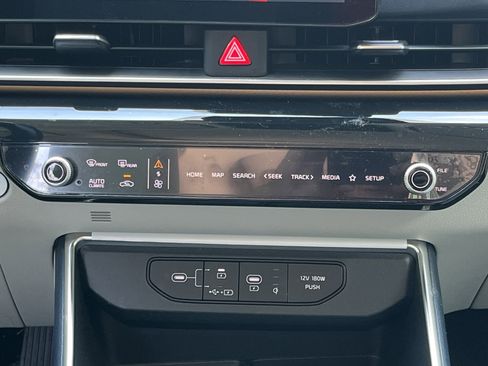 Used 2025 Kia Carnival SX Prestige FWD image 6