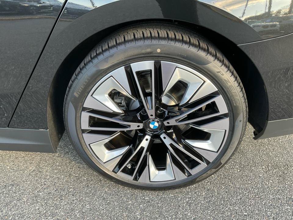 Used 2026 BMW 530i xDrive w/ Premium Package AWD/4WD image 22