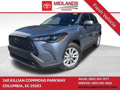 Used 2022 Toyota Corolla Cross LE image 1