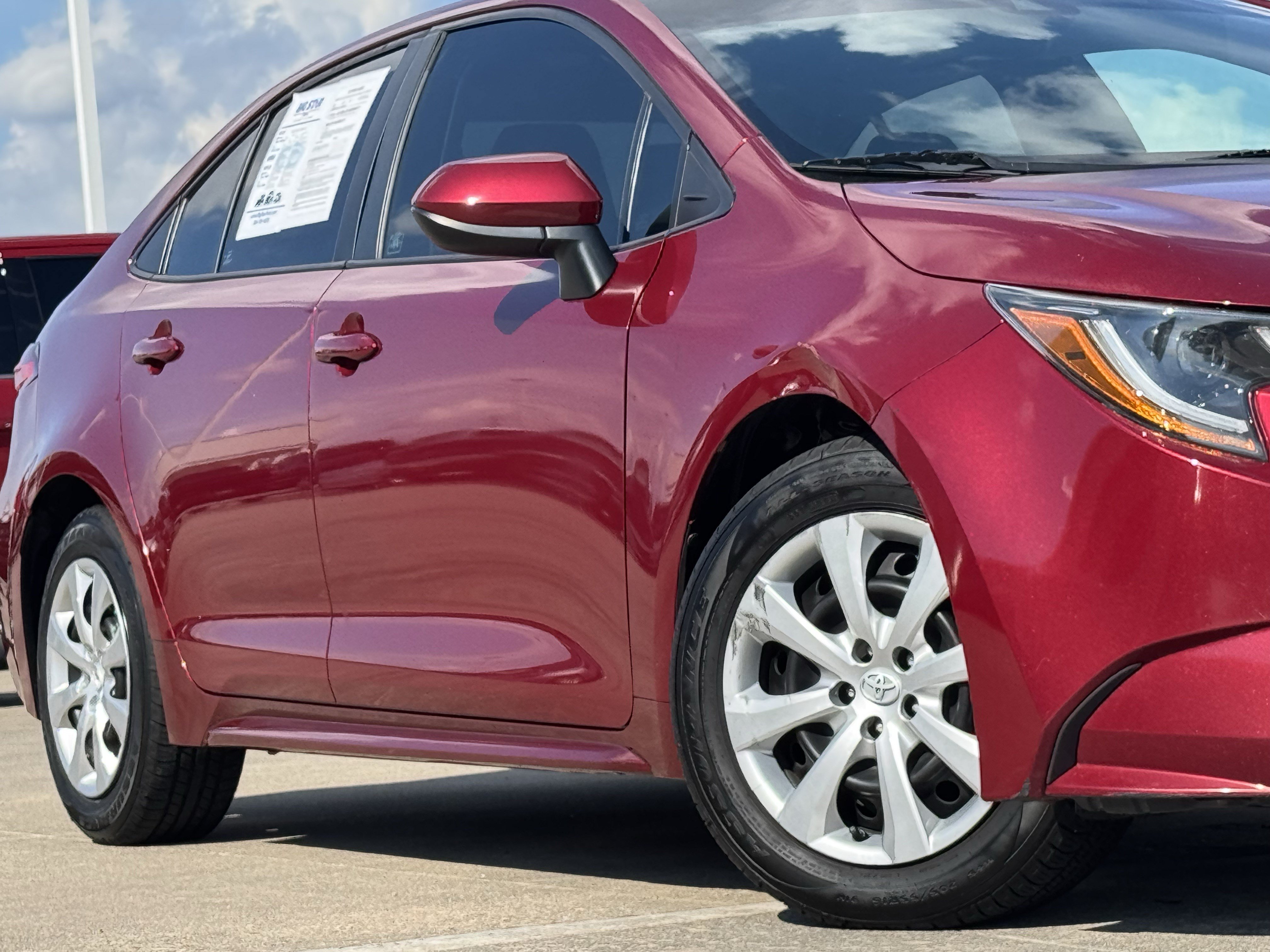 Used 2022 Toyota Corolla LE FWD image 3