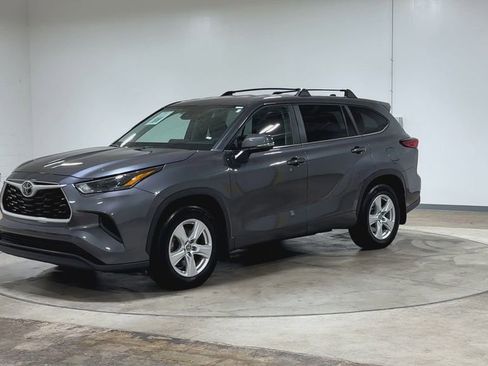 Used 2023 Toyota Highlander L image 4
