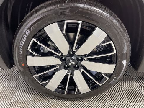 New 2025 Mitsubishi Outlander SE image 35