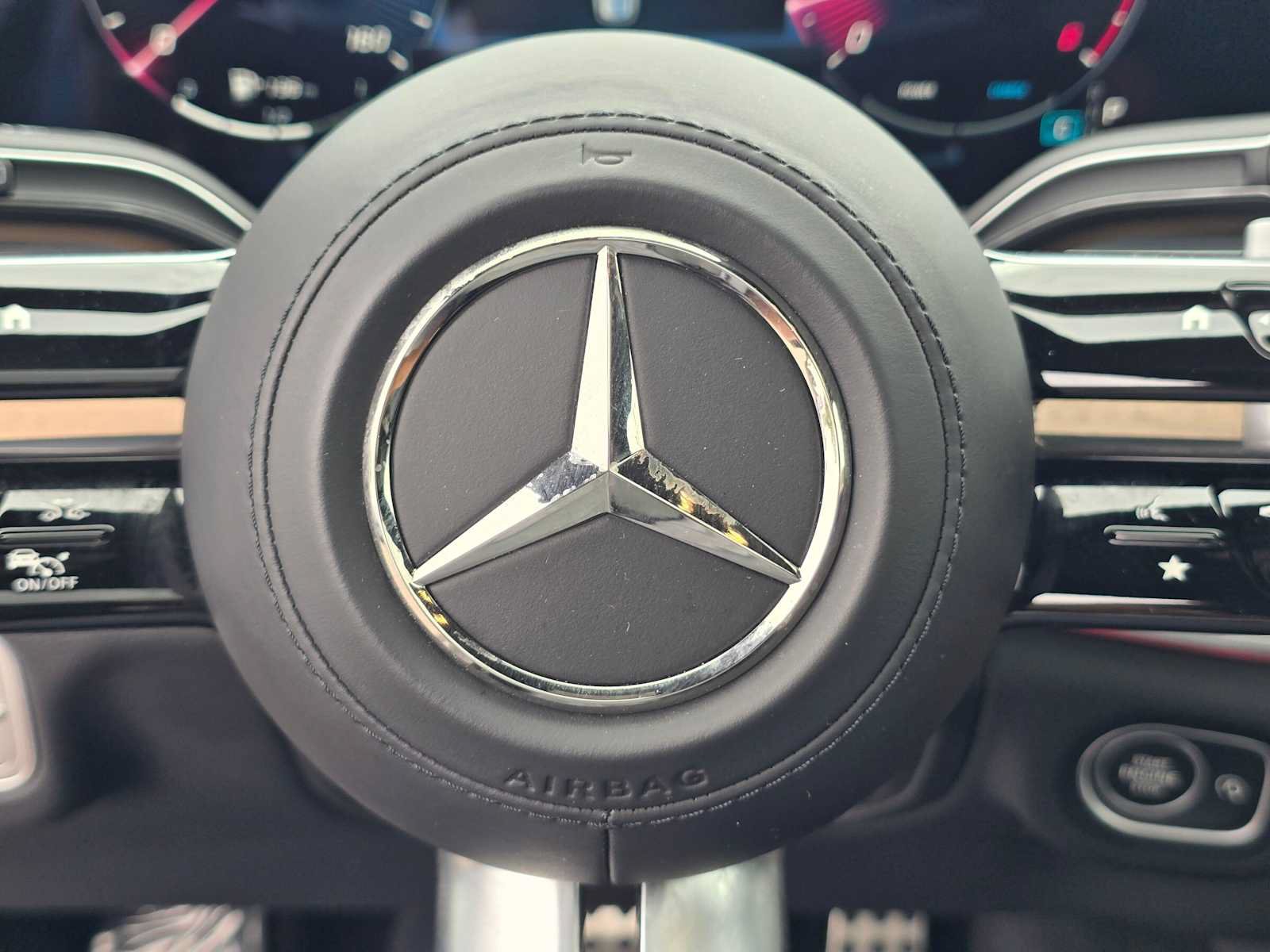 Used 2025 Mercedes-Benz GLS 450 4MATIC w/ AMG Line Exterior image 29