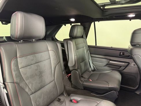 Used 2025 Toyota Sequoia 4WD image 18