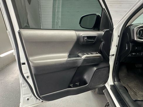 Used 2021 Toyota Tacoma SR5 RWD image 19