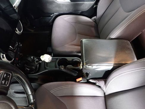 Used 2014 Jeep Wrangler Rubicon w/ Power Convenience Group AWD/4WD image 26