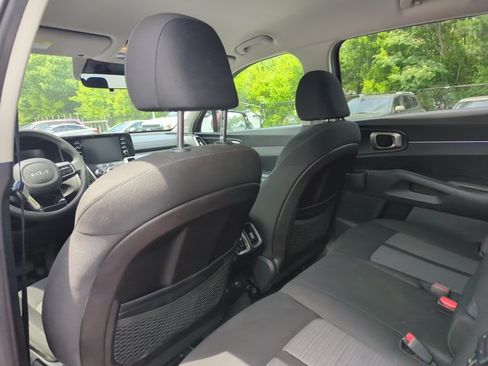 Used 2022 Kia Sorento LX FWD image 17