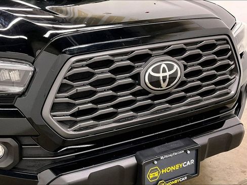 Used 2022 Toyota Tacoma TRD Off-Road w/ TRD Premium Off Road Package AWD/4WD image 32
