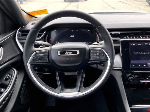 Certified 2023 Jeep Grand Cherokee Altitude image 5