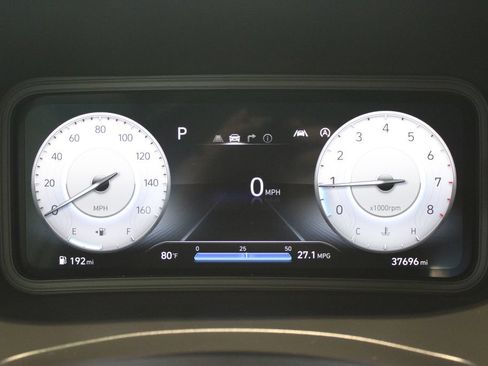 Used 2023 Hyundai Kona Limited w/ Cargo Package FWD image 5