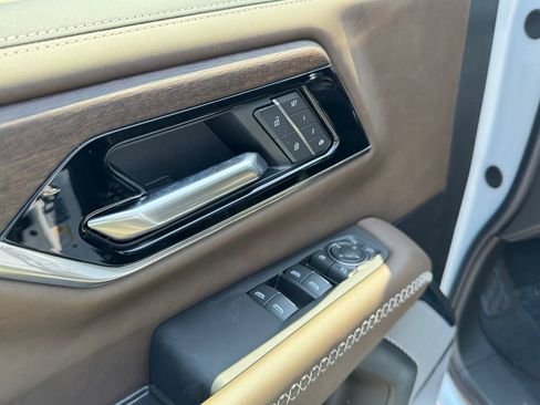 New 2026 GMC Yukon Denali Ultimate AWD/4WD image 13
