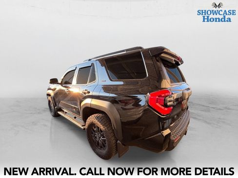 Used 2025 Toyota 4Runner SR5 AWD/4WD image 4