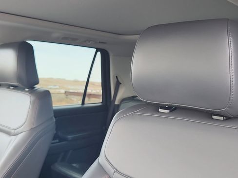 Used 2025 Ford Expedition Active image 10