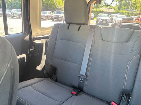 Used 2025 Jeep Wrangler Unlimited Sahara AWD/4WD image 39