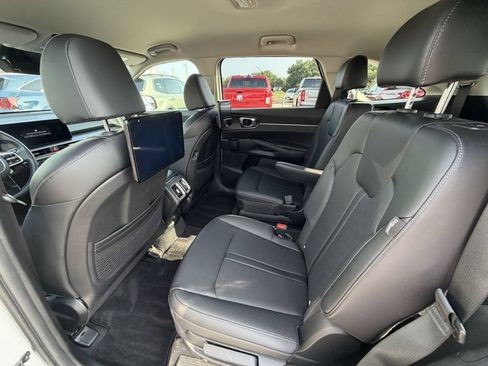 Certified 2025 Kia Sorento EX FWD image 16