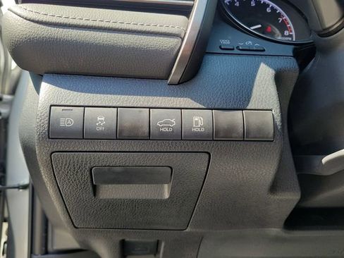 Used 2022 Toyota Camry SE FWD image 9