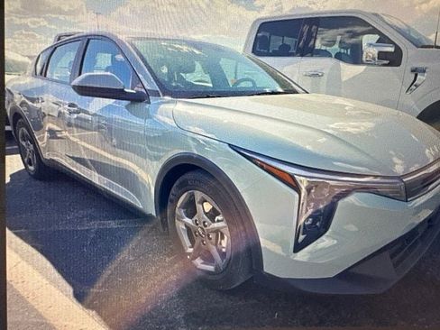 Used 2025 Kia K4 FWD image 11