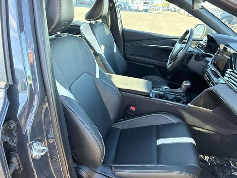 Used 2025 Toyota Camry Hybrid FWD image 18
