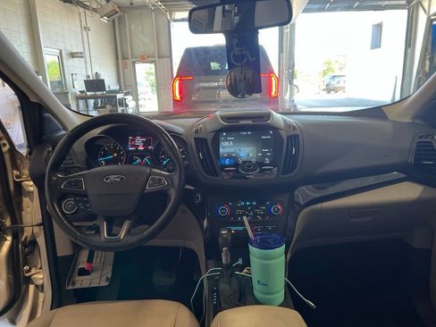 Used 2017 Ford Escape Titanium FWD image 6