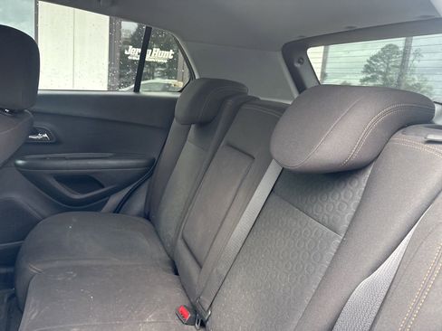 Used 2022 Chevrolet Trax LS w/ Tint and Cruise Package image 5