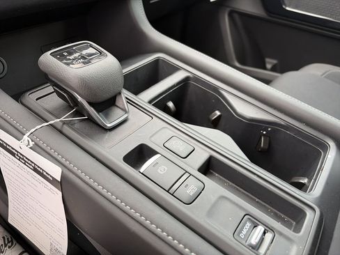 Certified 2025 Nissan Pathfinder S image 19