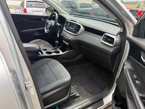 Used 2016 Kia Sorento AWD w/ LX Convenience Package image 13